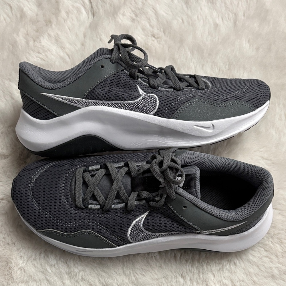 NWOT Nike Men's Dark Gray Sneakers size 7.5